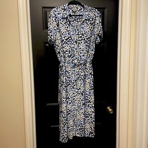 Talbots +18 W button down short sleeve dress, blue and white  100% Viscose.